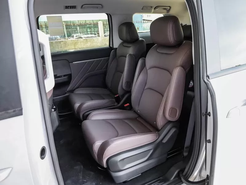 Wuling Starlight 730 2026 1.5T CVT プレミアム 7 人乗り MPV 家族および旅客輸送用