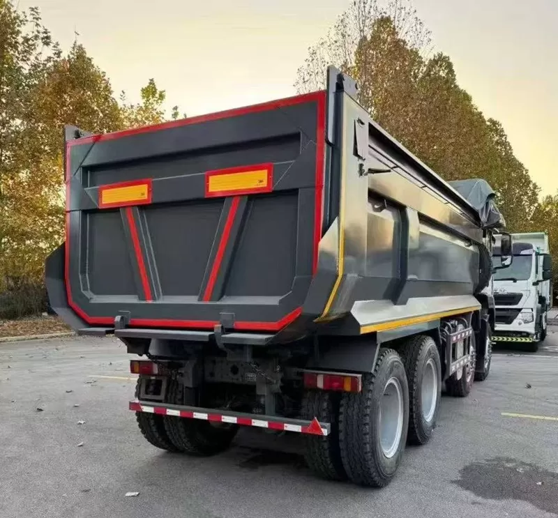 高性能で耐久性に優れたエンジニアリング用ダンプトラック、SITRAK G7H 8×4を使用しています