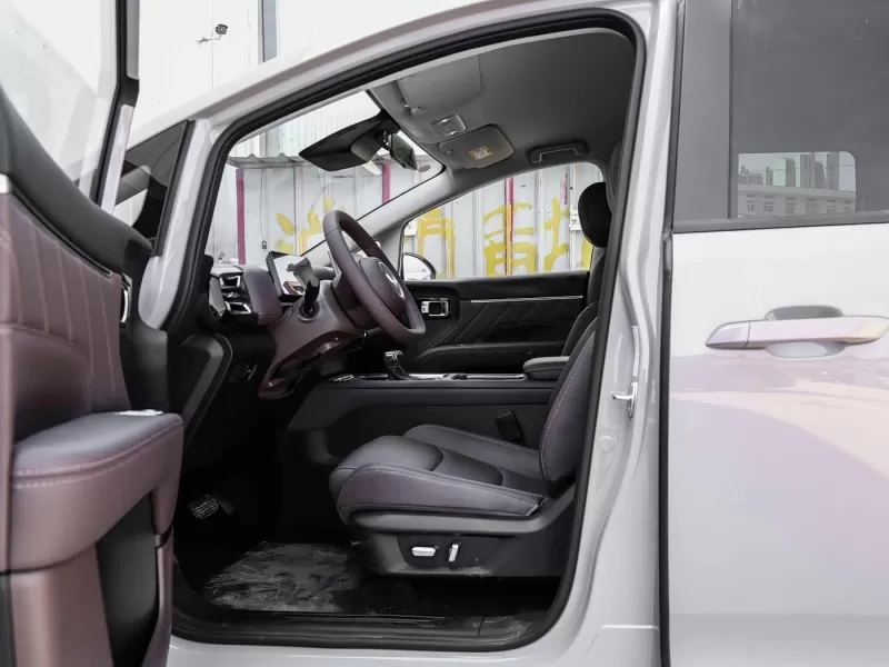 Wuling Starlight 730 2026 1.5T CVT プレミアム 7 人乗り MPV 家族および旅客輸送用