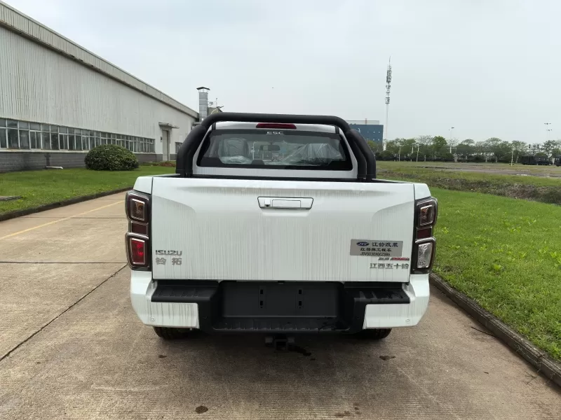 いすゞ Lingtuo クロスカントリー 2.5T 4X4 ディーゼル ピックアップ - 中国からの新品