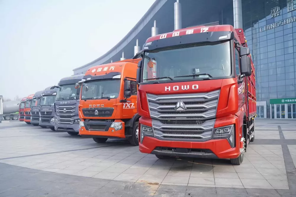 Sinotruk Howo TX7 Pro 4×2 スラブ構造 250 馬力の貨物トラック