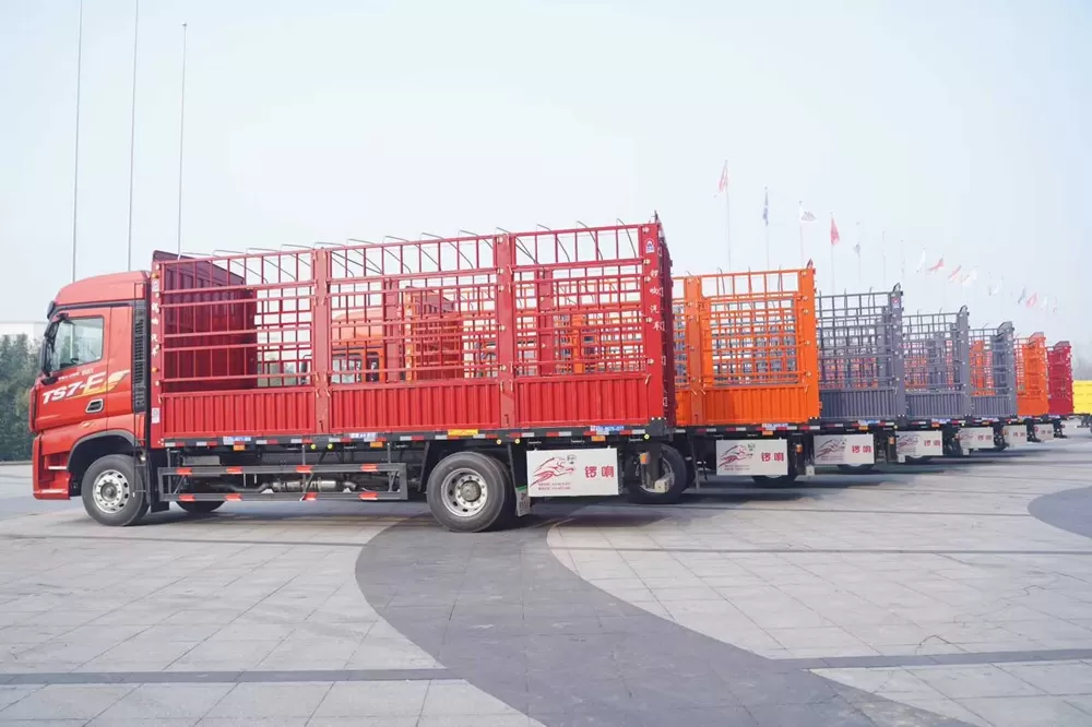 Sinotruk Howo TX7 Pro 4×2 スラブ構造 250 馬力の貨物トラック