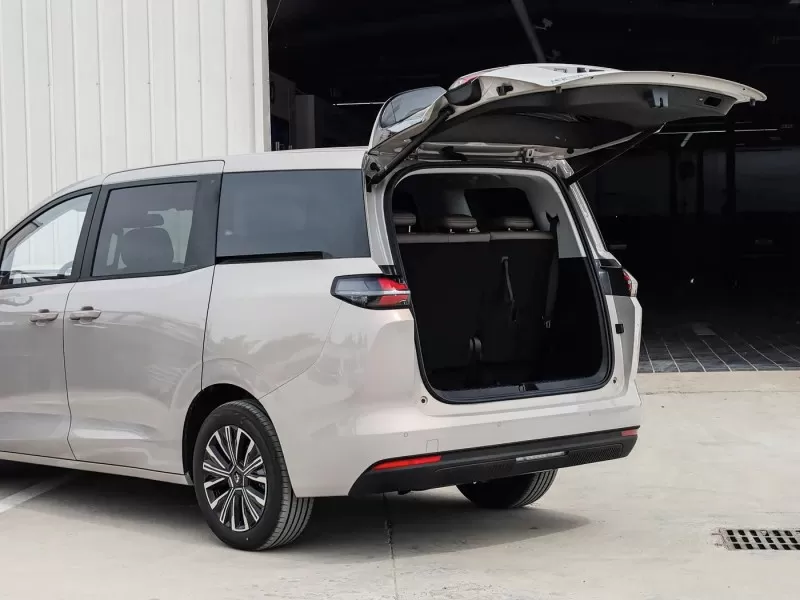 Wuling Starlight 730 2026 1.5T CVT プレミアム 7 人乗り MPV 家族および旅客輸送用