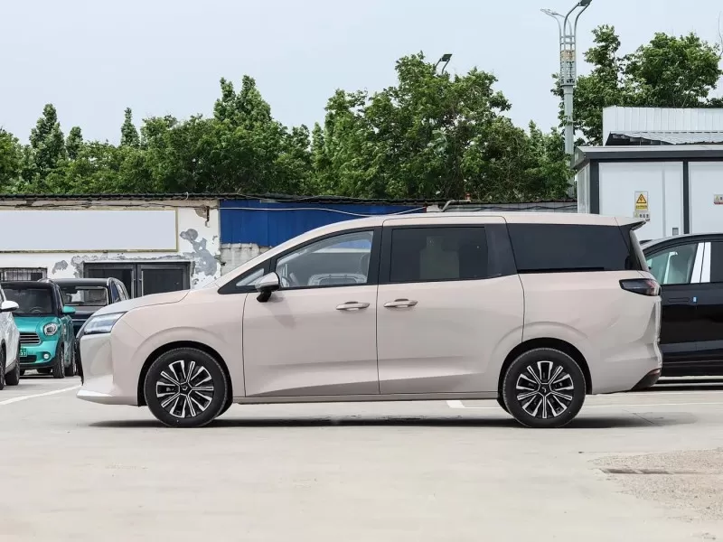 Wuling Starlight 730 2026 1.5T CVT プレミアム 7 人乗り MPV 家族および旅客輸送用