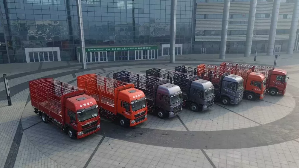 Sinotruk Howo TX7 Pro 4×2 スラブ構造 250 馬力の貨物トラック