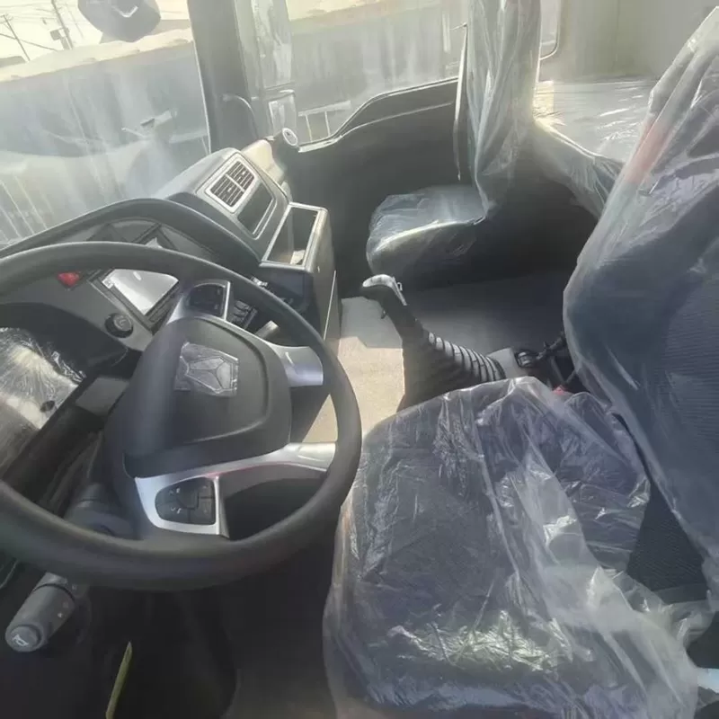 高性能で耐久性に優れたエンジニアリング用ダンプトラック、SITRAK G7H 8×4を使用しています